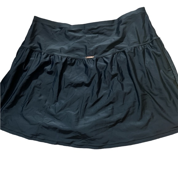 Raisins
Women's Tranquilo Solids Bravo Plus Size Swim Skirt - Picture 3 of 6